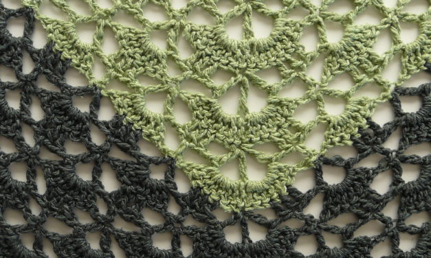 The Cloister Shells Shawl – Xal de petxines, en anglès